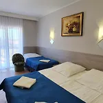 Osrodek Wczasowy Claudia בית אירוח קארוויה